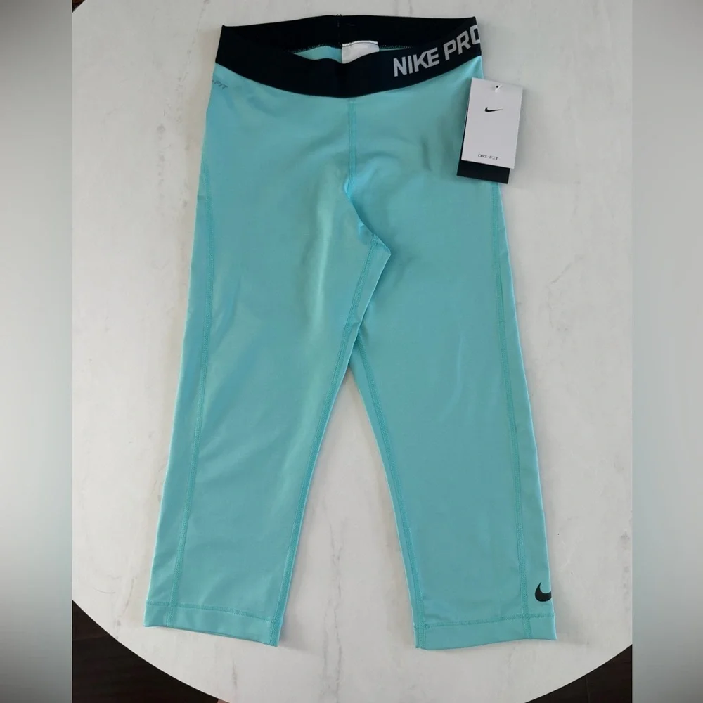 NWT Nike Pro Tiffany Blue Cropped Leggings